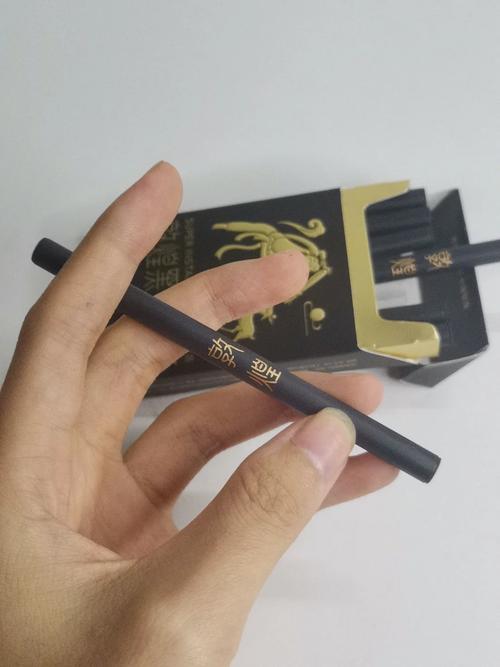 黑纸金嘴的外烟【金嘴黑烟是什么烟】